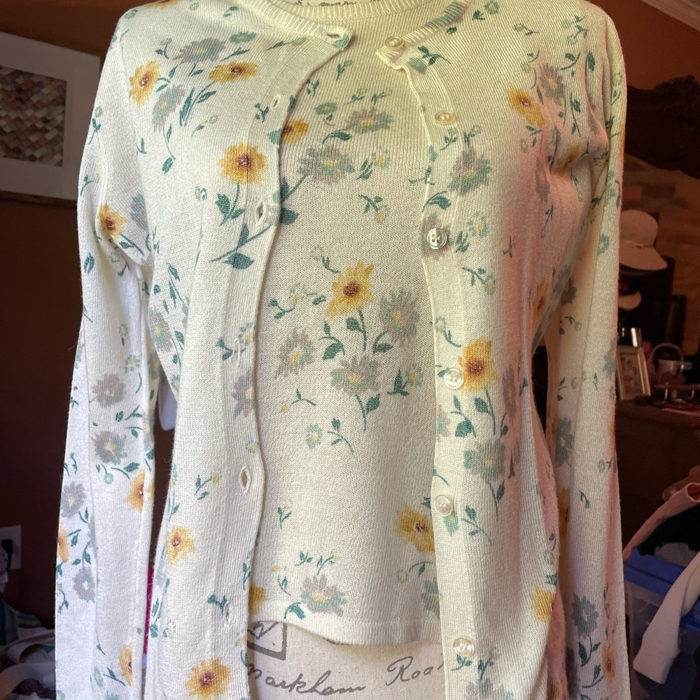Anne Klein sweater set.  Lightweight for Spr/Summ